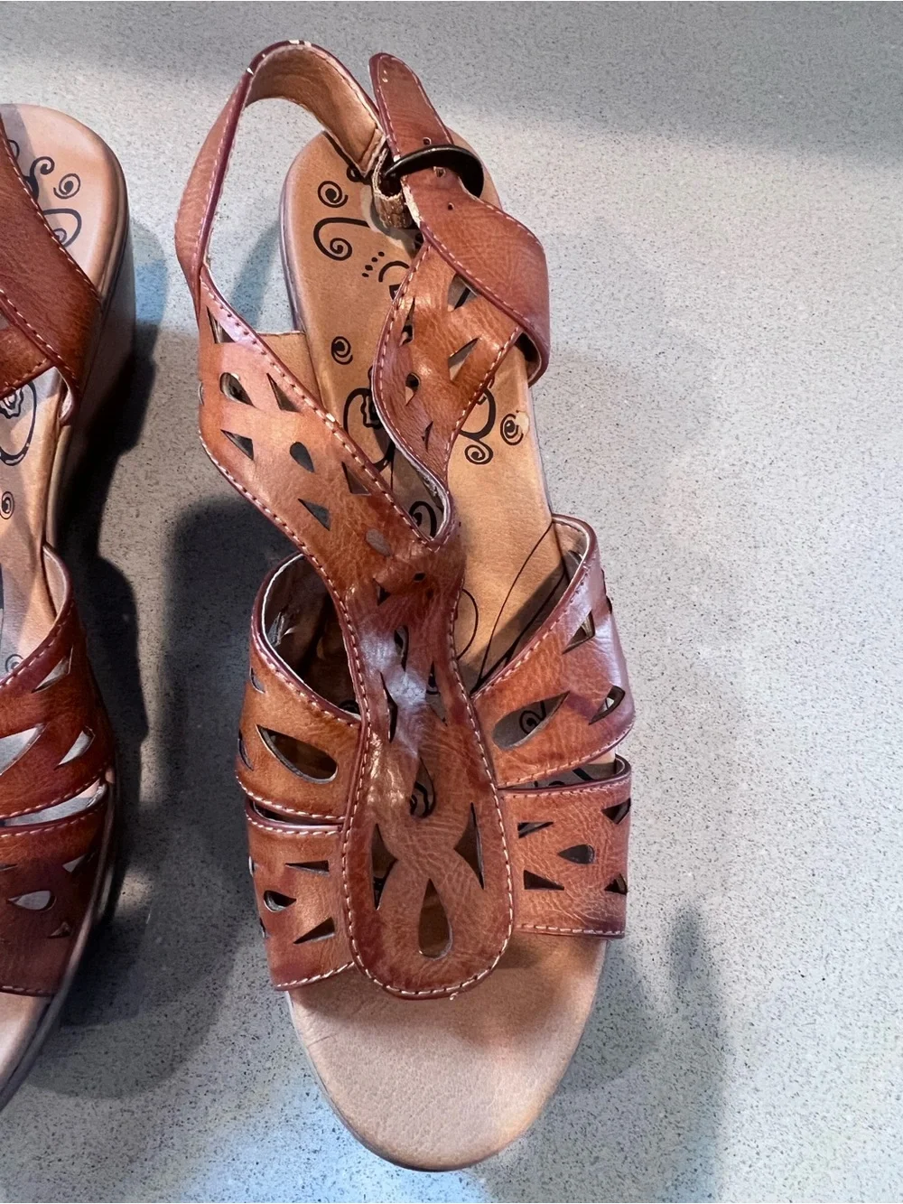 Bare Traps Dallas 8M Laser Cut Wedge Sandal